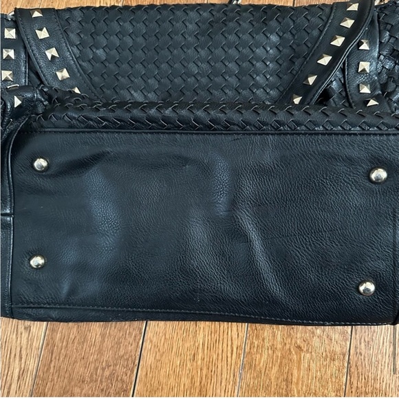 Woven studded shoulder bag - Picture 4 of 16